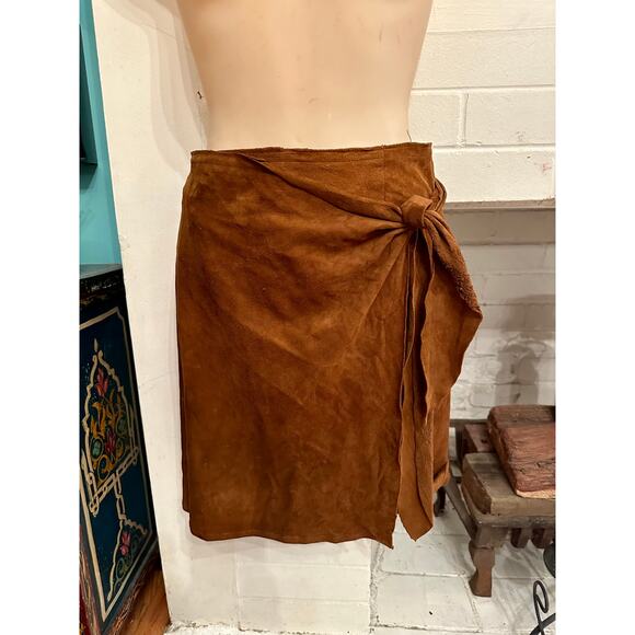 VINTAGE RALPH LAUREN SUPPLE LAMB SUEDE WRAP SKIRT - Picture 1 of 6